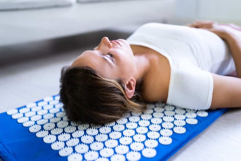 Relaxation profonde avec le tapis d'acupression Zenora